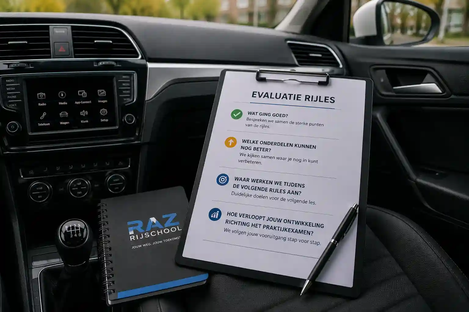 Evaluatieformulier na een rijles bij RAZ Rijschool met persoonlijke feedback en voorbereiding op het praktijkexamen.